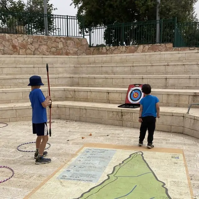 Archery activity at the Yatir Forest Pesach event